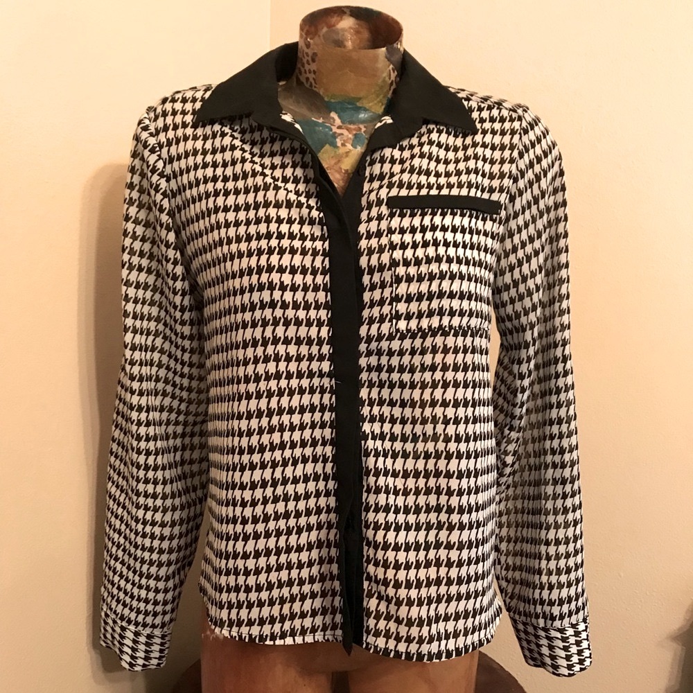 Black and White Houndstooth Blouse with Long Sleeves that Roll Up Button to 3/4 - Picture 2 of 8